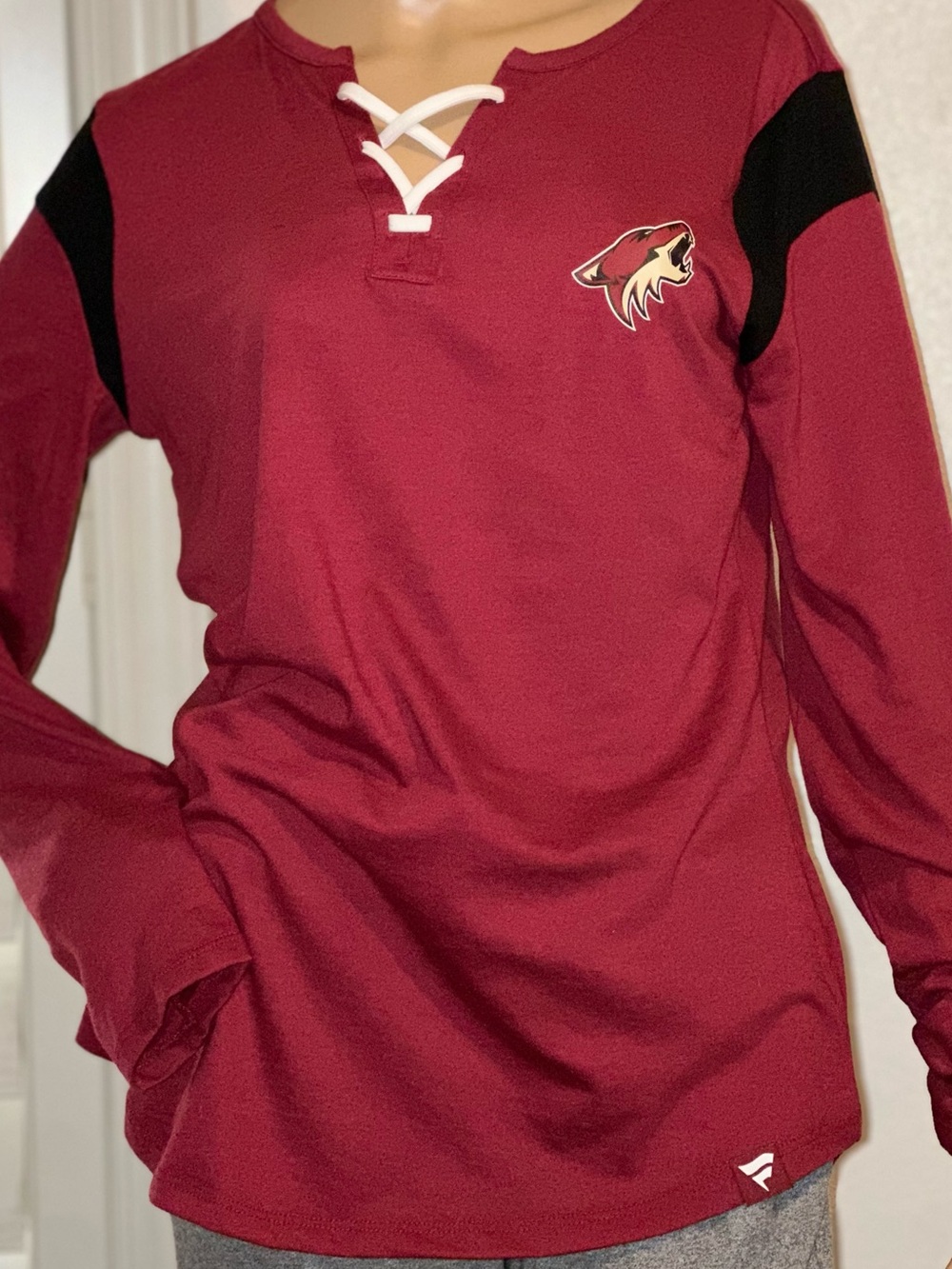 NWT Fanatics Arizona Coyotes Women’s Lace-Up Long Sleeve Jersey Tee Legacy Gear